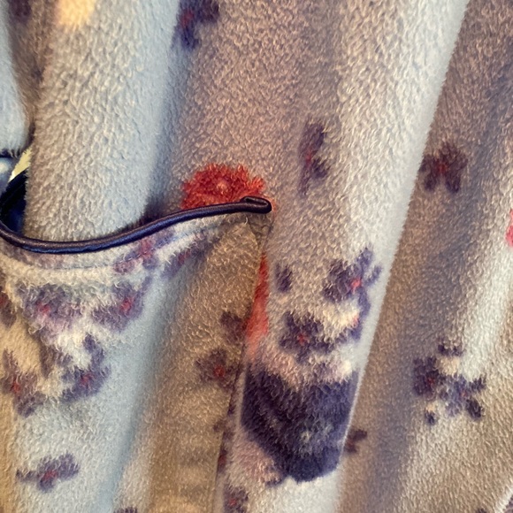 Size Medium Women’s house robe     White Stag Sleep Wear Has 2 pockets Snap Up - Picture 3 of 5